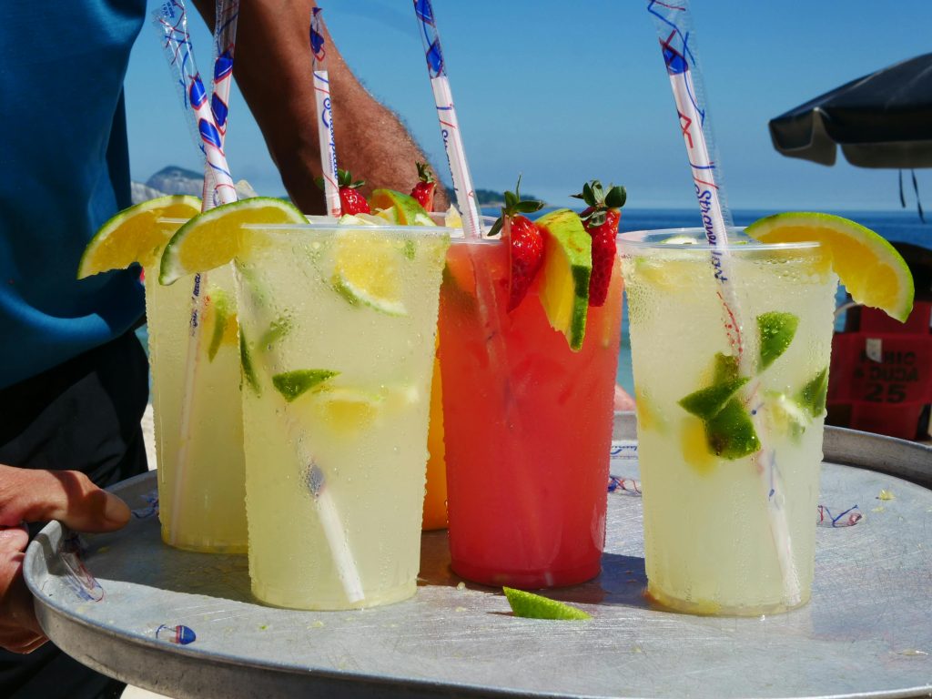 Boissons fraîches et limonades artisanales servies par Station Gourmet.